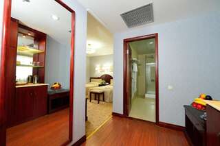 Отель G Empire Нур-Султан Стандартный двухместный номер с 2 отдельными кроватями-9